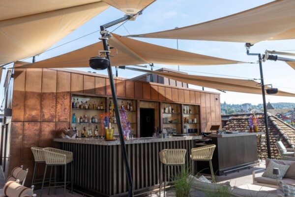 Sonnensegel über der Rooftop Bar vom Hotel Storchen in Zürich | Guggenberger GmbH